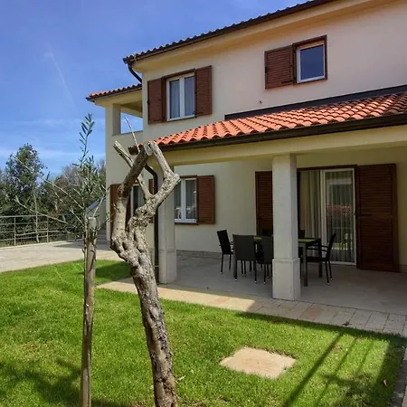 Luxury Compelx Aurora-mar With 2 Pools And 8 Bedrooms, 200m From The - Wiibuk