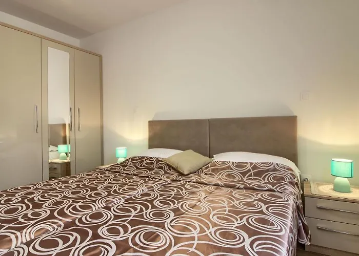 Villa Luxury Compelx Aurora-mar With 2 Pools And 8 Bedrooms, 200m From The - Wiibuk Banjole